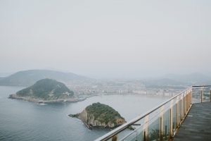 San Sebastian Donostia, vue de l'île Santa Clara et du Monte Urgull depuis le Monte Igueldo