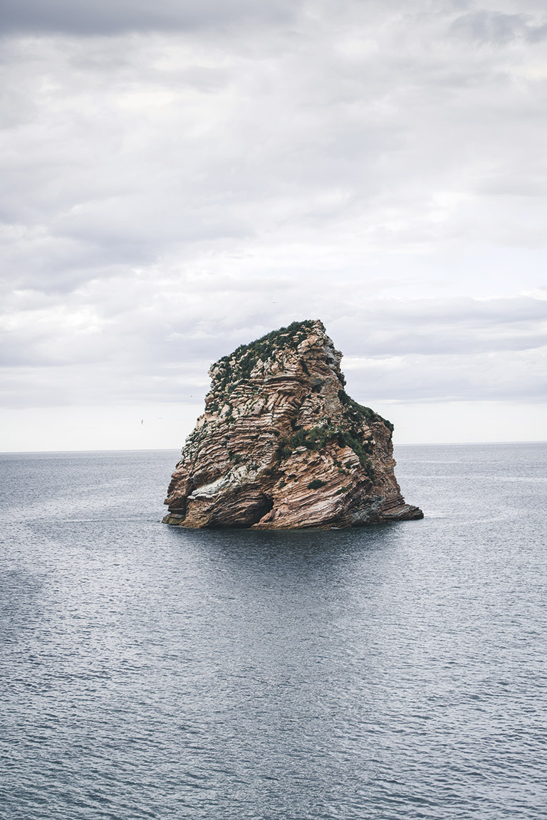 rocher des jumeaux, Hendaye. Photo : Jon Sanchez (@platoux)