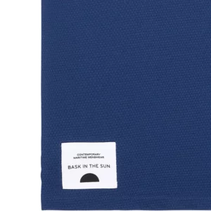 T-shirt. Bask in the Sun. Collection automne hiver 2023