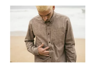 Bask in the Sun. Photo de la collection automne hiver 2023 sur la grande plage de Biarritz. Bask in the Sun. Photo of the autumn winter 2023 collection on the main beach in Biarritz.