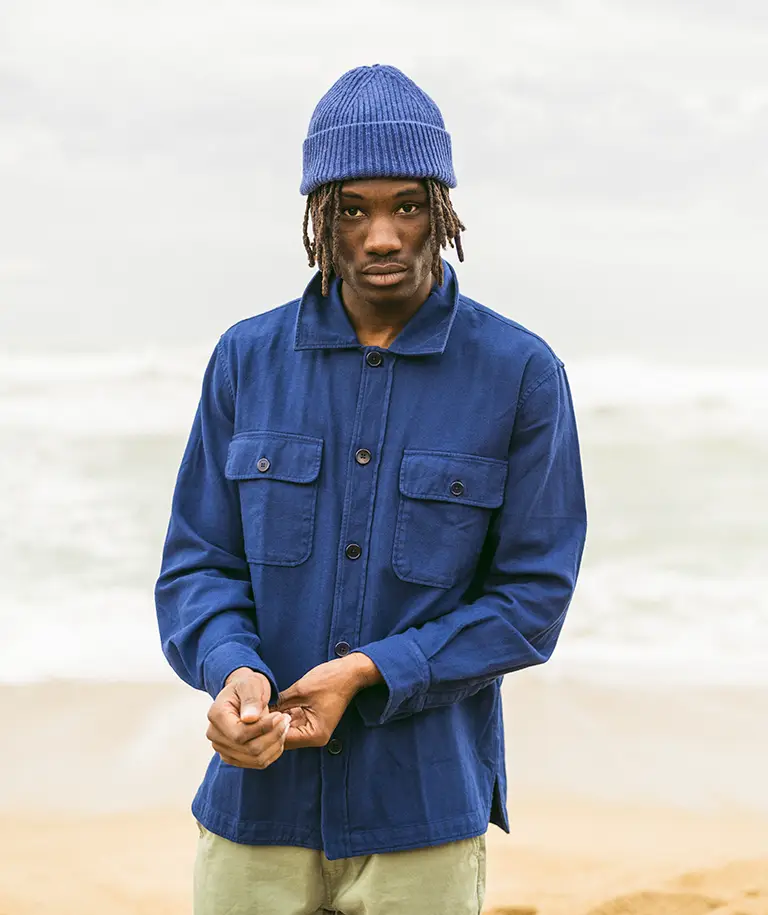 Bask in the Sun. Photo de la collection automne hiver 2023 sur la grande plage de Biarritz. Bask in the Sun. Photo of the autumn winter 2023 collection on the main beach in Biarritz.