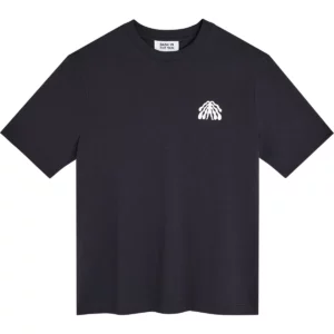 SUSTAINABLE MARITIME MENSWEAR. Bask in the Sun est une marque française qui propose un vestiaire masculin éco-responsable puissamment iodé, inspiré à la fois par l’héritage des vêtements marins et par la mode urbaine. SUSTAINABLE MARITIME MENSWEAR. Bask in the Sun is a French brand that offers a sustainable men's wardrobe with a strong iodine content, inspired by both the heritage of marine clothing and urban fashion.