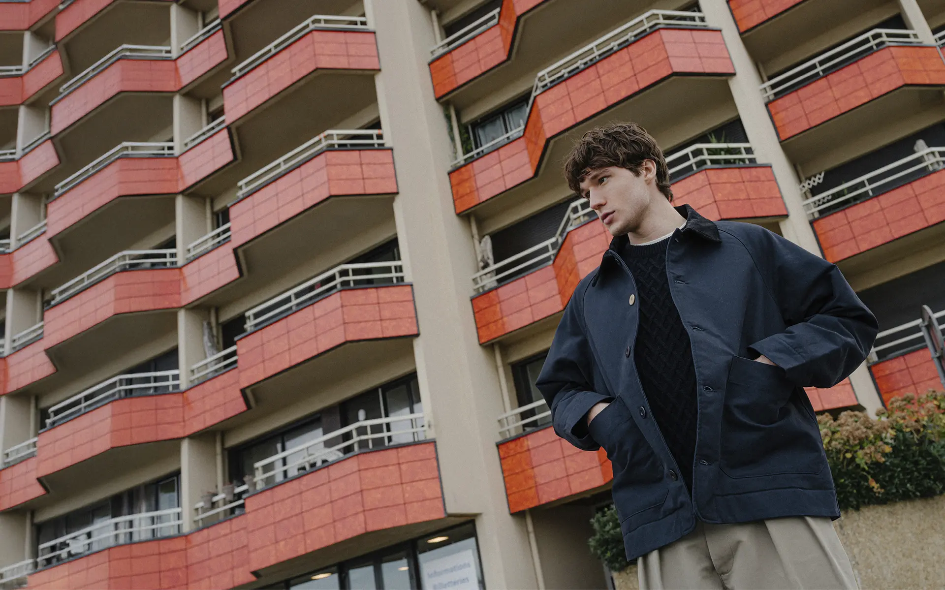 SUSTAINABLE MARITIME MENSWEAR. Bask in the Sun est une marque française qui propose un vestiaire masculin éco-responsable puissamment iodé, inspiré à la fois par l’héritage des vêtements marins et par la mode urbaine. SUSTAINABLE MARITIME MENSWEAR. Bask in the Sun is a French brand that offers a sustainable men's wardrobe with a strong iodine content, inspired by both the heritage of marine clothing and urban fashion.