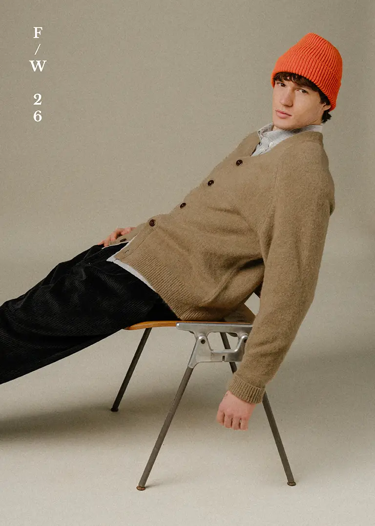 SUSTAINABLE MARITIME MENSWEAR. Bask in the Sun est une marque française qui propose un vestiaire masculin éco-responsable puissamment iodé, inspiré à la fois par l’héritage des vêtements marins et par la mode urbaine. SUSTAINABLE MARITIME MENSWEAR. Bask in the Sun is a French brand that offers a sustainable men's wardrobe with a strong iodine content, inspired by both the heritage of marine clothing and urban fashion.