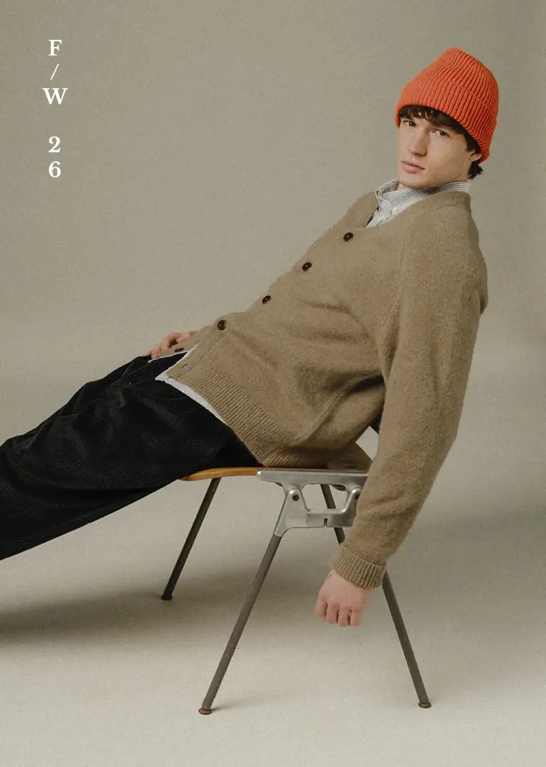 SUSTAINABLE MARITIME MENSWEAR. Bask in the Sun est une marque française qui propose un vestiaire masculin éco-responsable puissamment iodé, inspiré à la fois par l’héritage des vêtements marins et par la mode urbaine. SUSTAINABLE MARITIME MENSWEAR. Bask in the Sun is a French brand that offers a sustainable men's wardrobe with a strong iodine content, inspired by both the heritage of marine clothing and urban fashion.